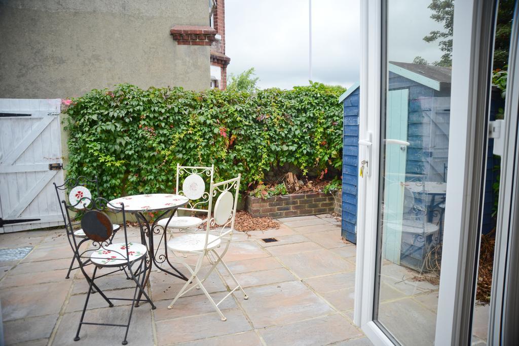 Park House Villa Worthing Room photo